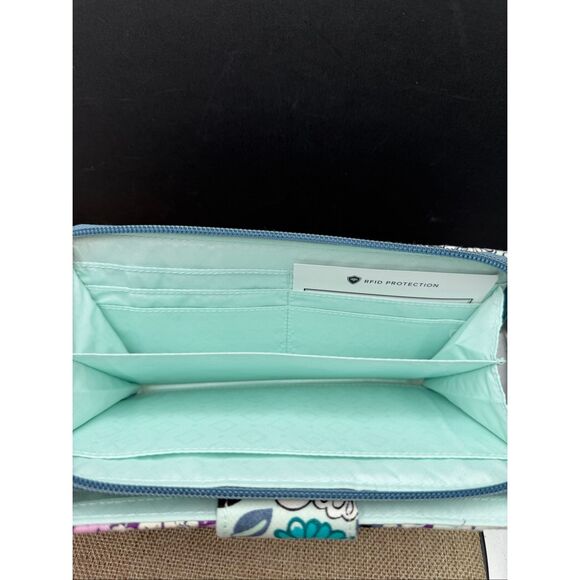 NWT Vera Bradley RFID Wallet in Penelope’s Garden - Picture 5 of 10